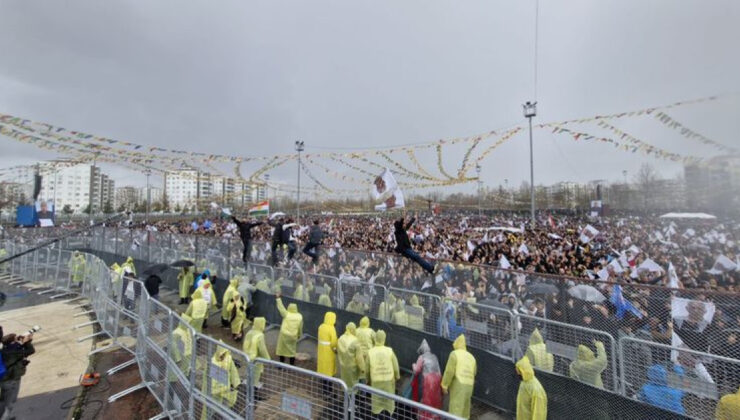 Diyarbakır’da Nevruz Coşkusu: DEM Parti Öncülüğünde ‘Özgürlük ve Demokrasi’ Vurgusuyla Kutlamalar Başladı
