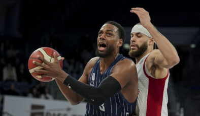 Bahçeşehir Koleji, Anadolu Efes’i Deplasmanda Devirdi: Maç Sonucu ve Analizi