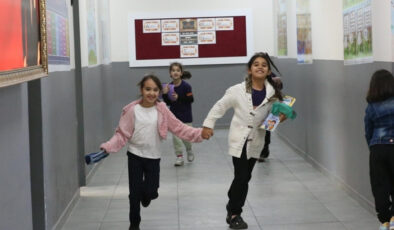 Okullar Yarın Açılıyor: İkinci Ara Tatil Bitti, 18 Milyon Öğrenci Ders Başı Yapacak