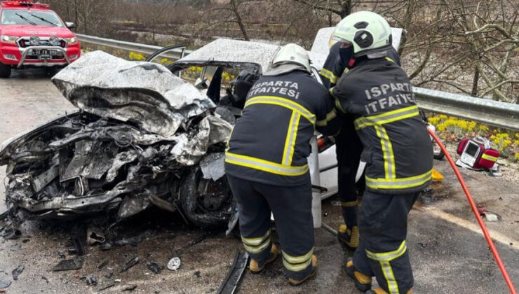 Isparta-Antalya Yolunda Feci Kaza: 2 Ölü, 4 Yaralı