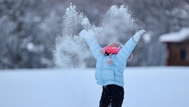 Hakkari ve Yüksekova’da Yoğun Kar Yağışı Nedeniyle Eğitime Ara Verildi, Kamu Çalışanlarına İdari İzin
