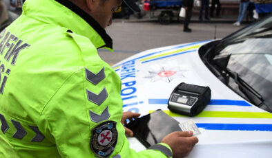 İzmir’de Otobüsün Önünü Kesen Taksiciye Rekor Ceza: 182 Bin Lira ve Ehliyetine El Konuldu