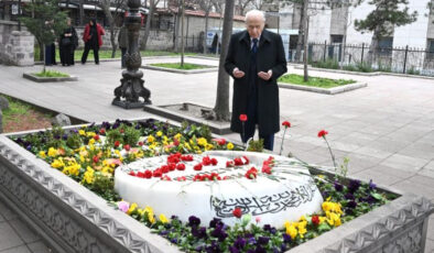 Devlet Bahçeli, Muhsin Yazıcıoğlu’nu Vefatının 17. Yılında Kabri Başında Andı