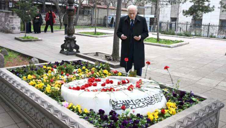 Devlet Bahçeli, Muhsin Yazıcıoğlu’nu Vefatının 17. Yılında Kabri Başında Andı