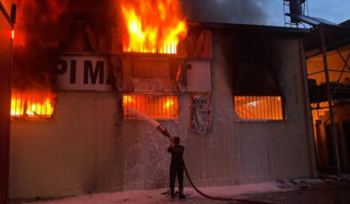 Antalya Serik’te İnşaat Malzemeleri Deposu Yangında Küle Döndü: 20 Milyon TL Zarar