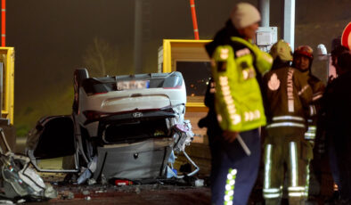 Kuzey Marmara Otoyolu’nda Feci Kaza: Gişelerde Takla Atan Otomobilin Görüntüleri Ortaya Çıktı