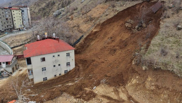 Hakkari Şemdinli’de Heyelan: Ev Hasar Gördü, Sakinler Yardım Bekliyor