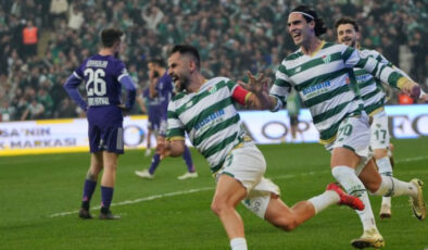 Bursaspor Şampiyonluk Yolunda Kritik Galibiyetle Zirveye Yükseldi: Güzide Gebzespor’u 2-0 Mağlup Etti