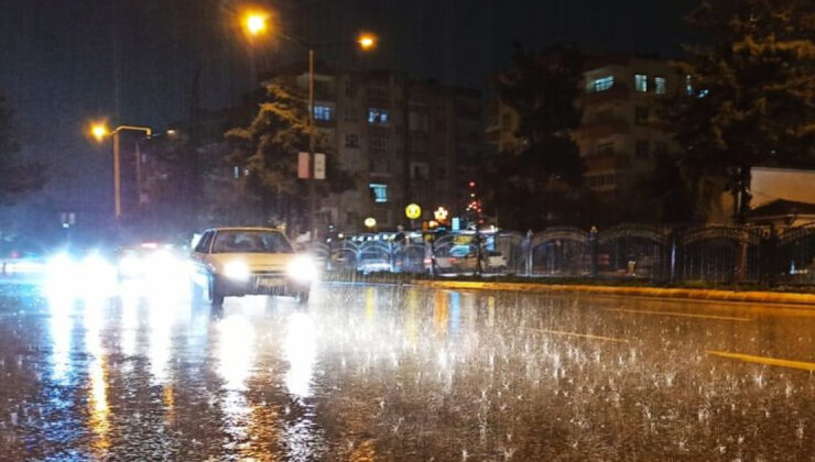 Şanlıurfa’da Sağanak Yağış Etkisiyle Eğitime Ara: Hangi İlçelerde Okullar Tatil Edildi?