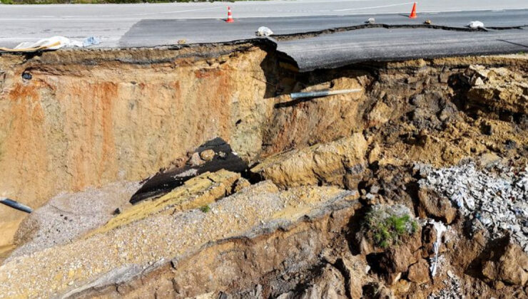 Adana’da Yağışlar Heyelana Neden Oldu: Yol Çöktü, İçme Suyu Kesildi