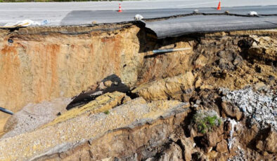 Adana’da Yağışlar Heyelana Neden Oldu: Yol Çöktü, İçme Suyu Kesildi