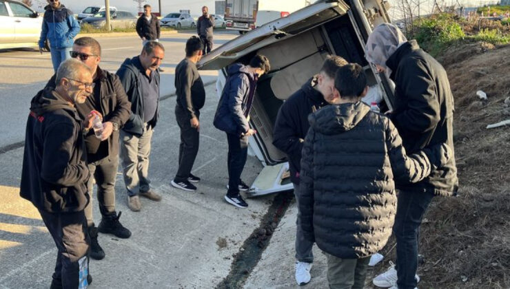 Çanakkale-İzmir Karayolu’nda Minibüs Kazası: 8 Yaralı