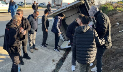 Çanakkale-İzmir Karayolu’nda Minibüs Kazası: 8 Yaralı