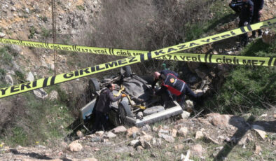 Tavşanlı’da Feci Kaza: Şarampole Uçan Otomobilde 2 Ölü, 1 Yaralı