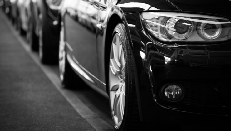 Otomobil Pazarı Şubat 2026’da Hafif Yükselişte: SUV’lar Zirvede, Elektrikli Araçlara Talep Artıyor