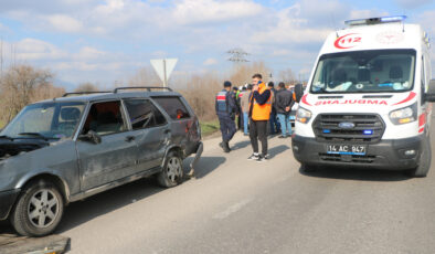 Bolu’da Korkunç Kaza: Hafriyat Kamyonu Otomobile Çarptı, 6’sı Çocuk 9 Yaralı