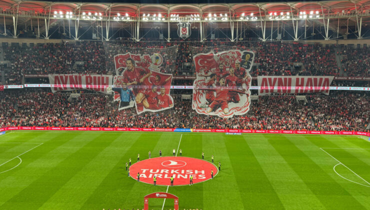 Türkiye-Romanya Maçında Duygusal Anlar: Tribünlerden ‘Aynı Ruh, Aynı Hava’ Mesajı ve Tarkan Coşkusu