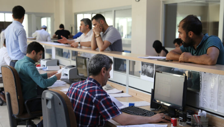 Mazeretsiz İşe Devamsızlık: Memur ve İşçi Hakları ve Yaptırımları