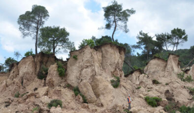 Soma’da Heyelan Tehlikesi: Eğnez Mahallesi Sakinleri Güvenli Bir Bölgeye Naklediliyor