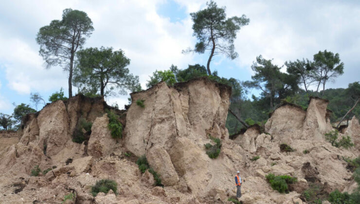 Soma’da Heyelan Tehlikesi: Eğnez Mahallesi Sakinleri Güvenli Bir Bölgeye Naklediliyor