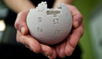 Wikipedia, Yapay Zekâ Destekli İçerik Üretimine Karşı Sert Adımlar Atıyor: Yasak ve Yeni Düzenlemeler