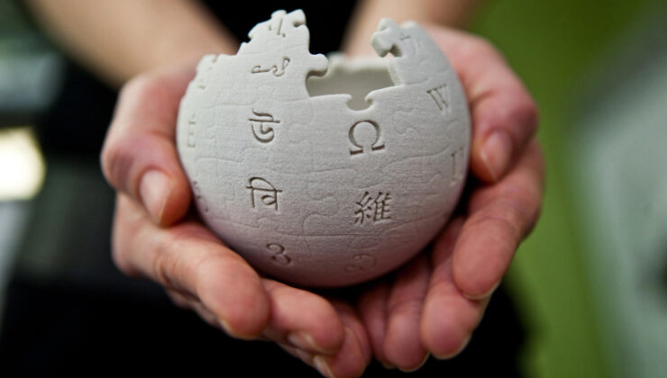 Wikipedia, Yapay Zekâ Destekli İçerik Üretimine Karşı Sert Adımlar Atıyor: Yasak ve Yeni Düzenlemeler