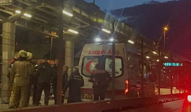 Bahçelievler’de Metrobüs Kazası: Kadının Ayağı Ezildi, Seferlerde Aksama Yaşandı