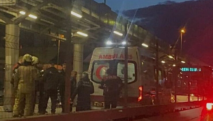 Bahçelievler’de Metrobüs Kazası: Kadının Ayağı Ezildi, Seferlerde Aksama Yaşandı