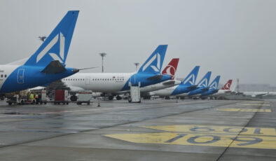 İstanbul’da Şiddetli Yağmur Hava Ulaşımını Felç Etti: Uçuşlar İptal ve Yönlendirmelerle Sarsıldı