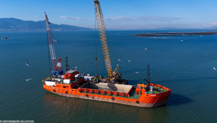 İzmir Körfezi’nde Dev Temizlik: 1 Milyon Ton Çamur Temizlendi, Hedef 4 Milyon Ton!