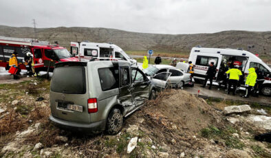 Beypazarı’nda Feci Kaza: 1 Ölü, 4 Yaralı – D140 Karayolu’nda Trafik Kazası
