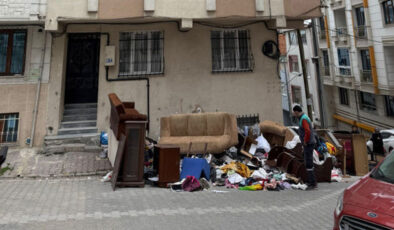 Esenyurt’ta Ev Sahibi Kiracısının Eşyalarını Sokağa Attı: 40 Bin Lira Kira İstemesi Anlaşmazlığa Neden Oldu