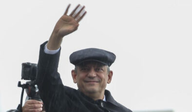 Özgür Özel’den Kuşadası’na Destek: ‘Darbeciler Korkar Ama Biz Cesaretliyiz’