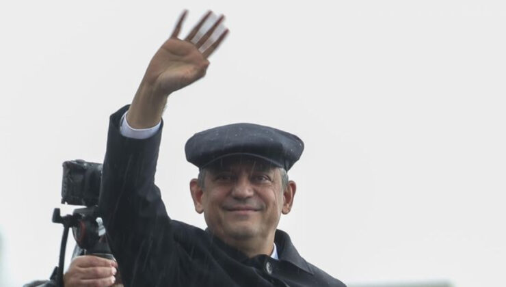 Özgür Özel’den Kuşadası’na Destek: ‘Darbeciler Korkar Ama Biz Cesaretliyiz’