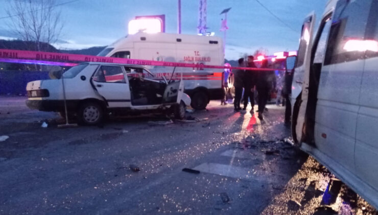 Zonguldak Ereğli’de Feci Kaza: İşçi Servisi ile Otomobil Çarpıştı, Sürücü Hayatını Kaybetti