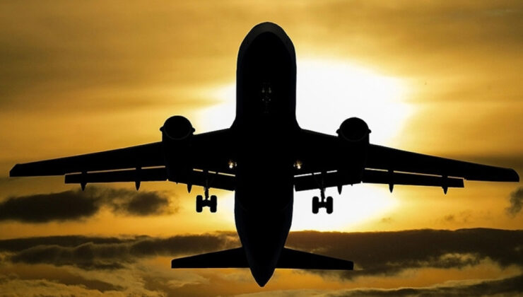 ABD’de Jet Yakıtı Fiyatları Tırmanıyor: Uçak Biletleri ve Sefer Sayıları Tehlikede