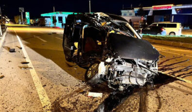 Afyonkarahisar’da Feci Kaza: Hafif Ticari Araçla TIR Çarpıştı, 1 Ölü, 1 Yaralı