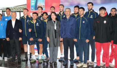 Fenerbahçe, Adana’daki Türkiye Kupası Kürek Yarışları’nda Zirvede!