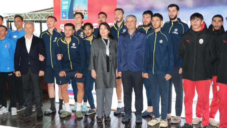 Fenerbahçe, Adana’daki Türkiye Kupası Kürek Yarışları’nda Zirvede!