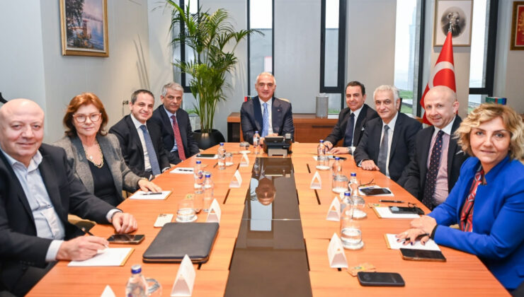 Bakan Ersoy’dan 2026 Turizmi İçin Kritik Toplantılar: Sektörün Geleceği Masaya Yatırıldı