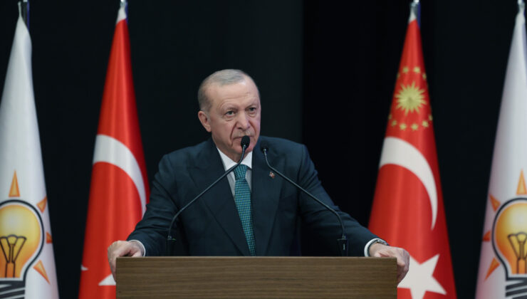 Erdoğan’dan Özgür Özel’e Tazminat Davası ve Suç Duyurusu: Kuşadası Mitingi Gerginliği