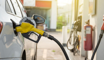 ABD’de Benzin Fiyatları Fırladı: İran Gerilimiyle 4 Dolar Eşiği Aşıldı!