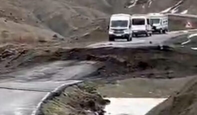 Bingöl’de Yağışlar Hayatı Felç Etti: Yelesen Köyü Yolunda Çökme Meydana Geldi, Ulaşım Durdu