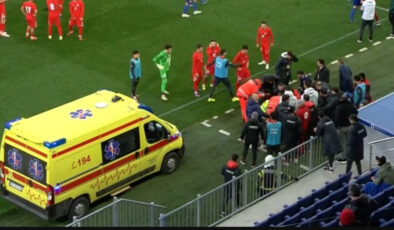 Son Dakika: Türkiye U21 Milli Takımı Teknik Direktörü Egemen Korkmaz Maç Esnasında Yere Yığıldı, Hastaneye Kaldırıldı