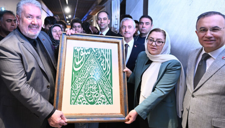 Gaziantep’te Mukaddes Emanetler Sergisi Ziyaretçilerini Büyülüyor: Manevi Bir Yolculuk