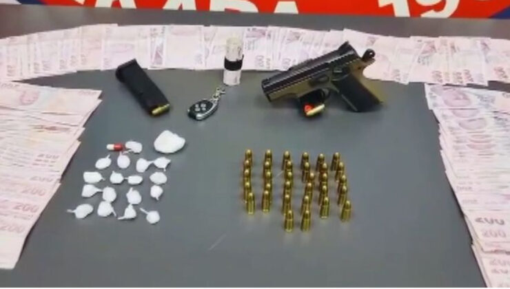 Ankara’da Gizli Bölmeli Otomobilde Silah, Uyuşturucu ve Yüklü Miktar Para Ele Geçirildi: Bir Gözaltı