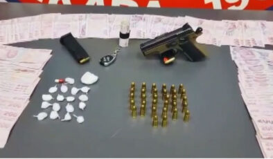 Ankara’da ‘Yunuslar’dan Operasyon: Otomobilde Gizli Bölmede Silah, Uyuşturucu ve Yüklü Miktarda Nakit Ele Geçirildi