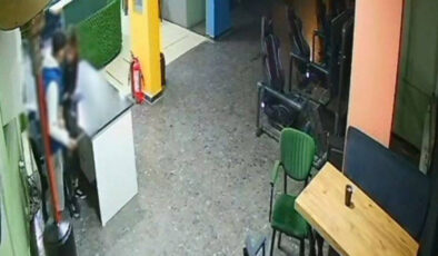 Afyonkarahisar’da Dehşet: 17 Yaşındaki Genç, İnternet Kafede Yaşıtını Bıçakladı – Güvenlik Kameralarına Yansıyan Görüntüler Şoke Etti