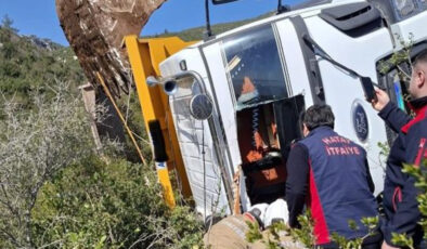 Hatay Samandağ’da Hafriyat Kamyonu Uçuruma Yuvarlandı: Sürücü Hayatını Kaybetti