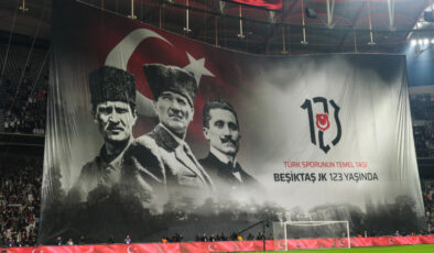 Beşiktaş’tan 123. Yıl Coşkusu: Rizespor Maçında Anlamlı Koreografi